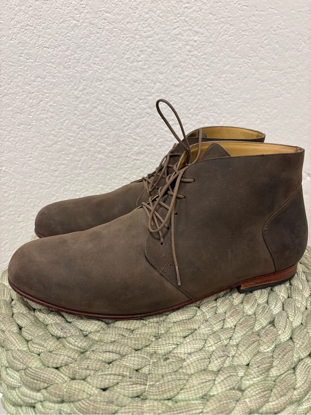 Nisolo Harper Taupe Lace-Up Leather Desert Chukka Boots